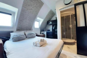 Studio immergé dans Pigalle avec magnifique vu sur le Sacré-Coeur